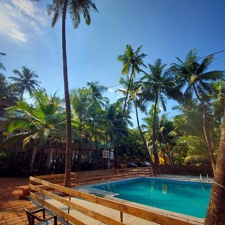 Coconut Garden Beach House Mālvan Extérieur photo