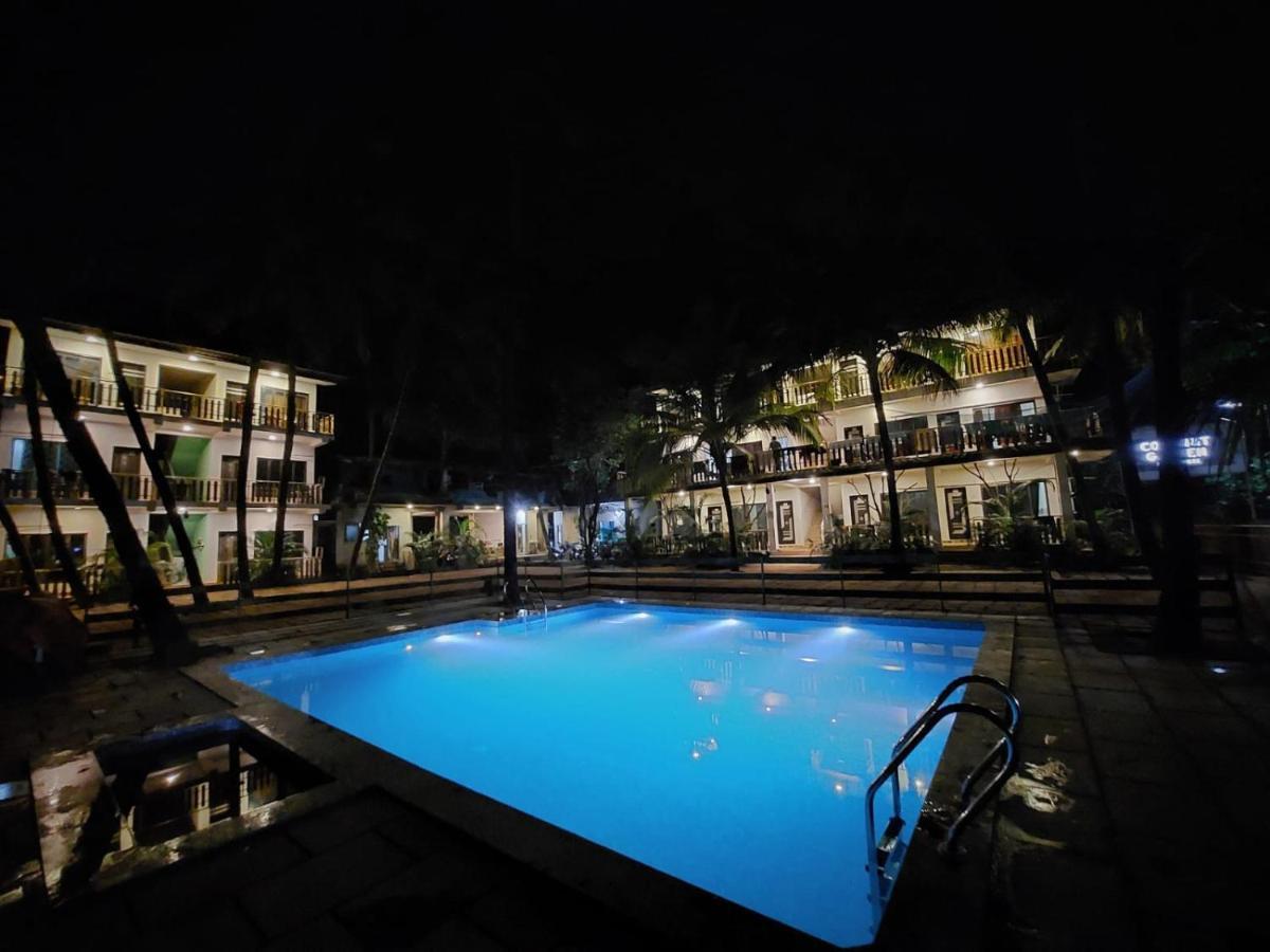 Coconut Garden Beach House Mālvan Extérieur photo
